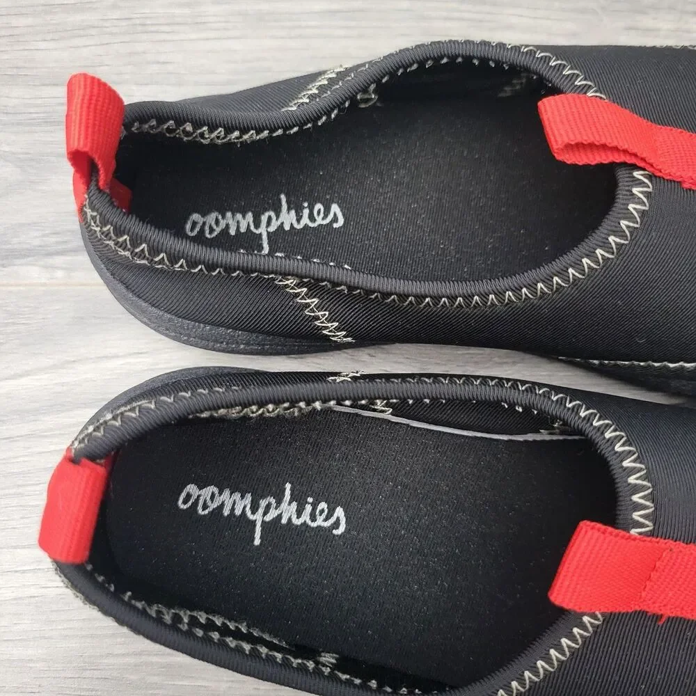 Oomphies Boys Water Friendly Shoes Size 1 Black Red Accents